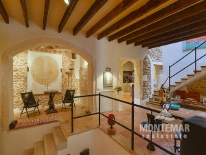 Stylish townhouse with pool and patio in Felanitx 
