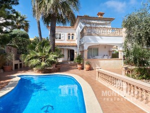 Classic villa with large pool in 2nd sea line in Cala Pi