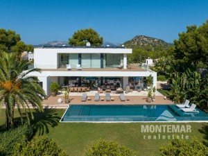 Luxury villa in Santa Ponsa with adjacent building plot
