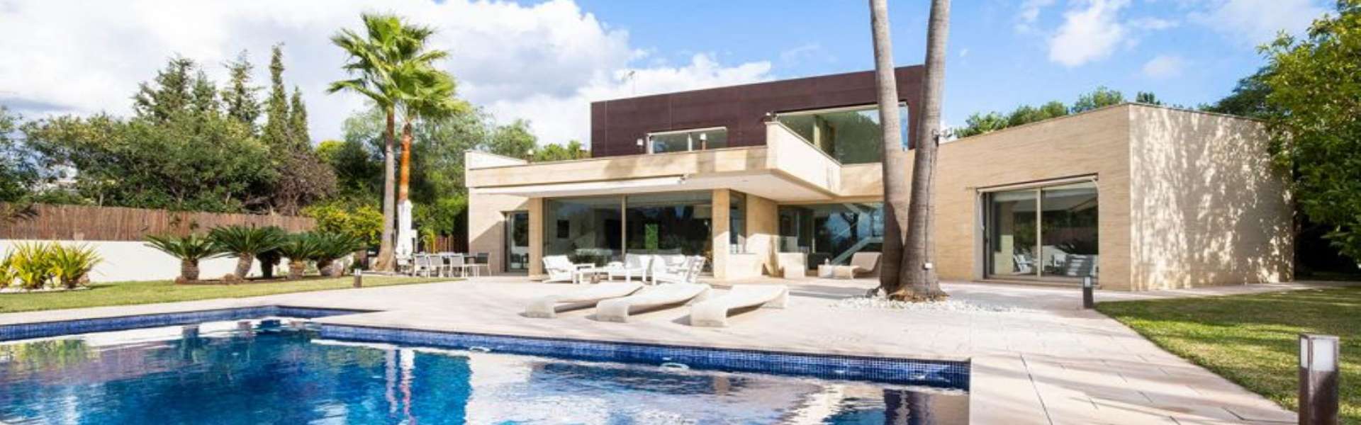 Modern villa with a large plot and absolute privacy in Marratxí