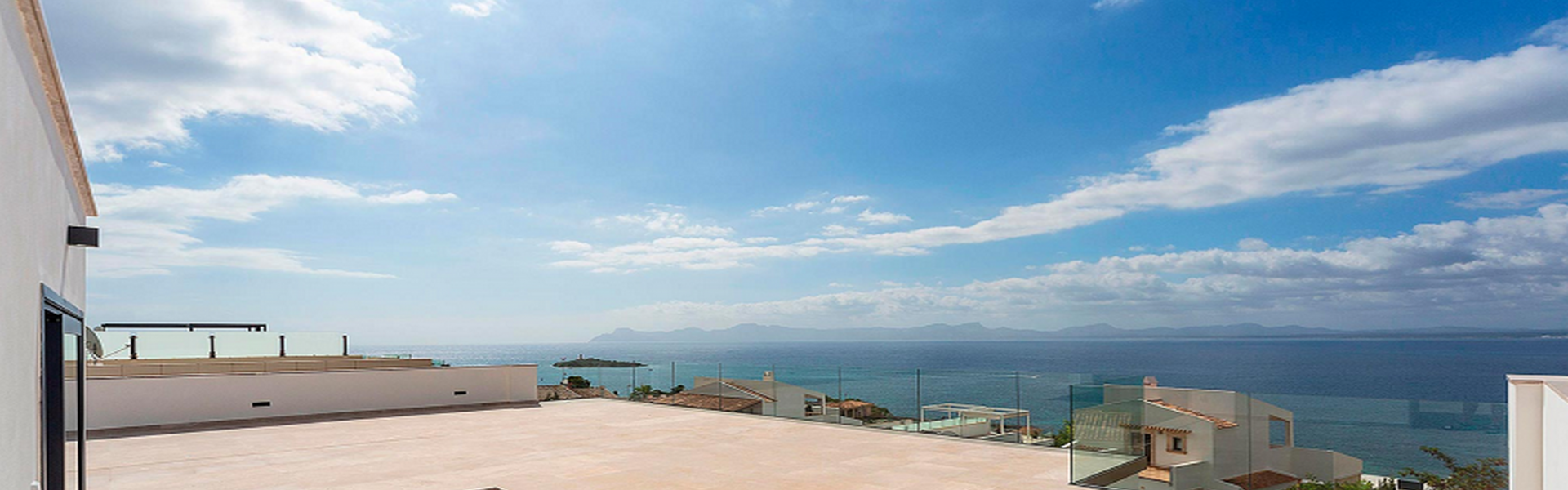 Luxury villa with sea view in Puerto de Alcudia