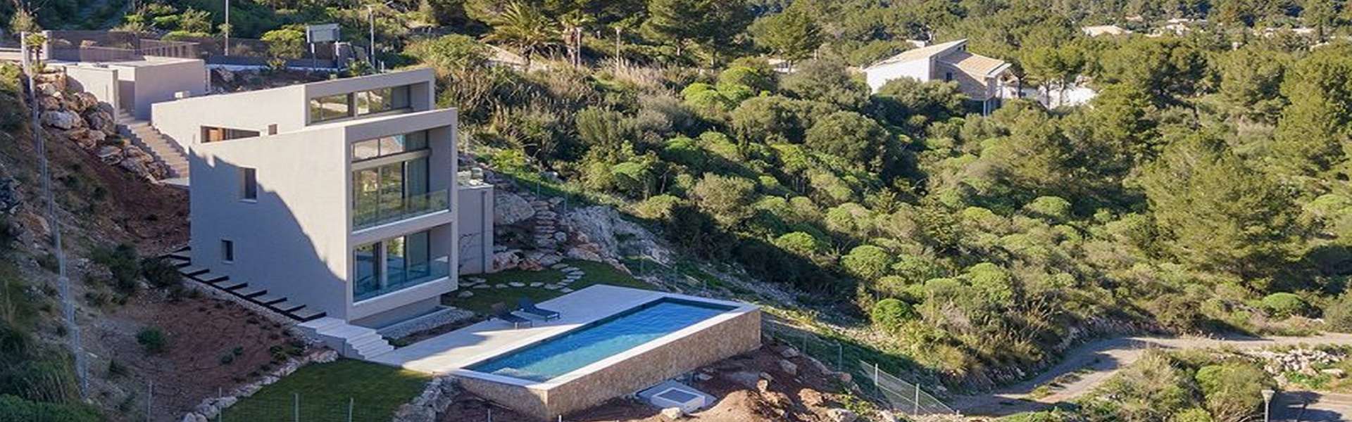 Futuristic villa in elevated position of Bon Aire with magnificent sea view