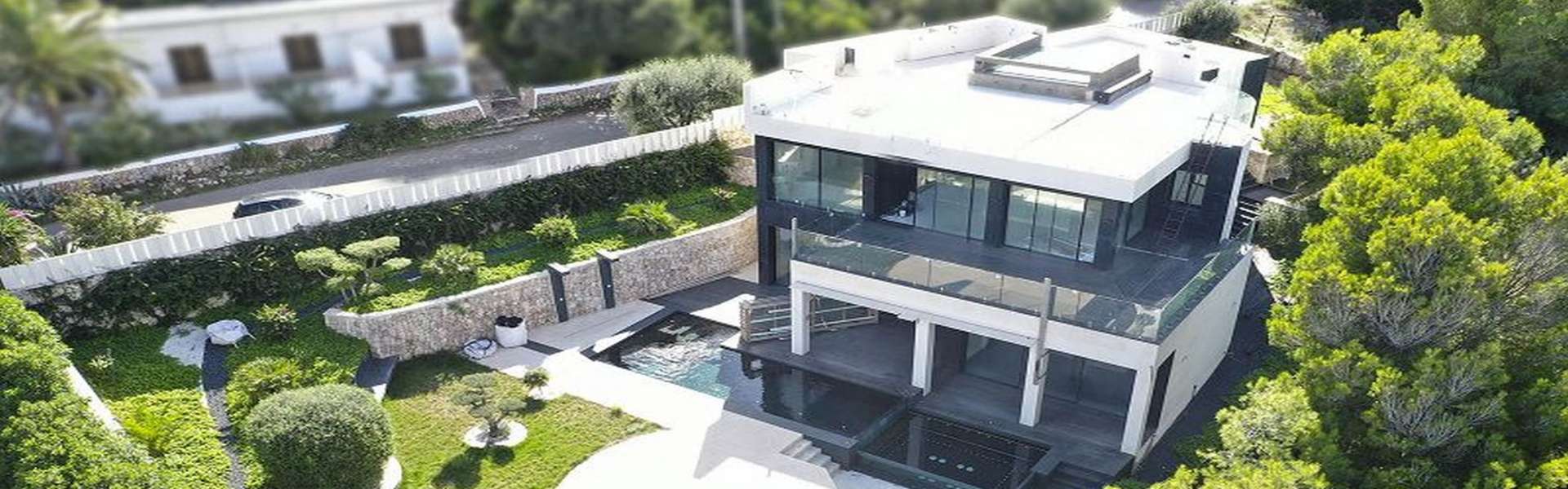 Designer luxury villa with infinity pool directly on the beach in Cala Murada