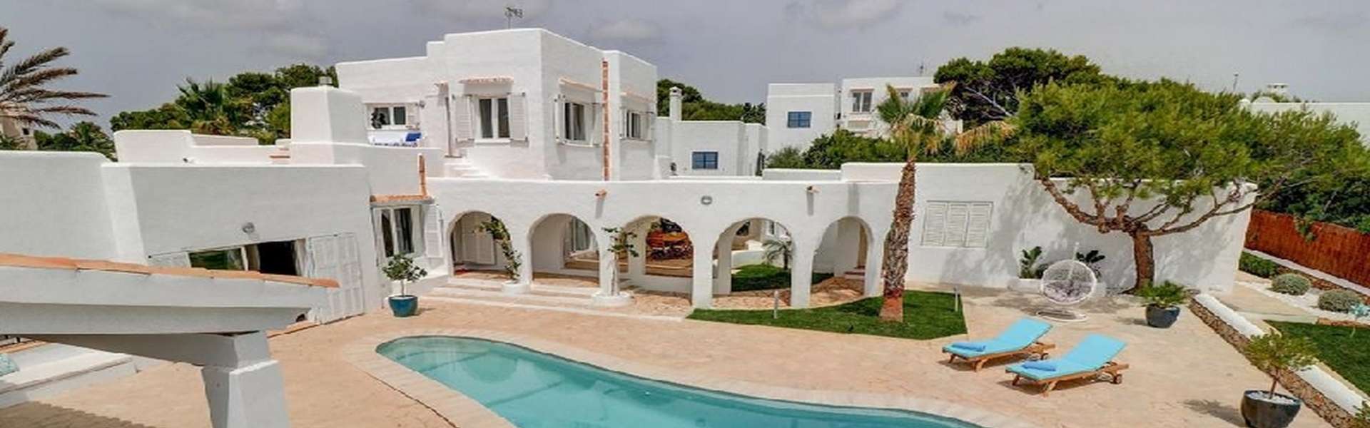 Attractive Ibiza style villa with sea view in Cala d'Or