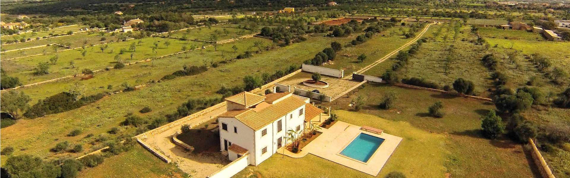 Country house in Es Llombards with additional approved building project 