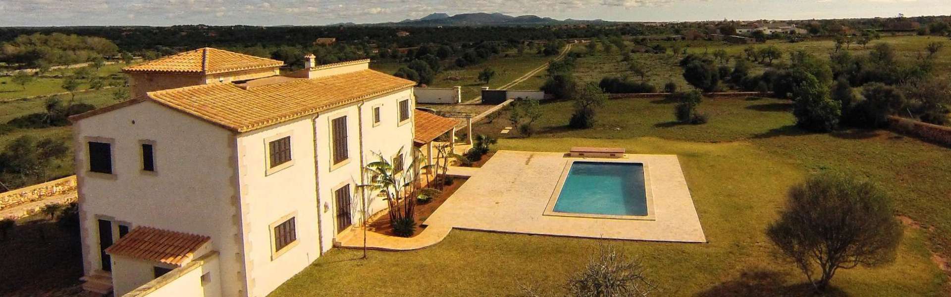 Country house in Es Llombards with additional approved building project 