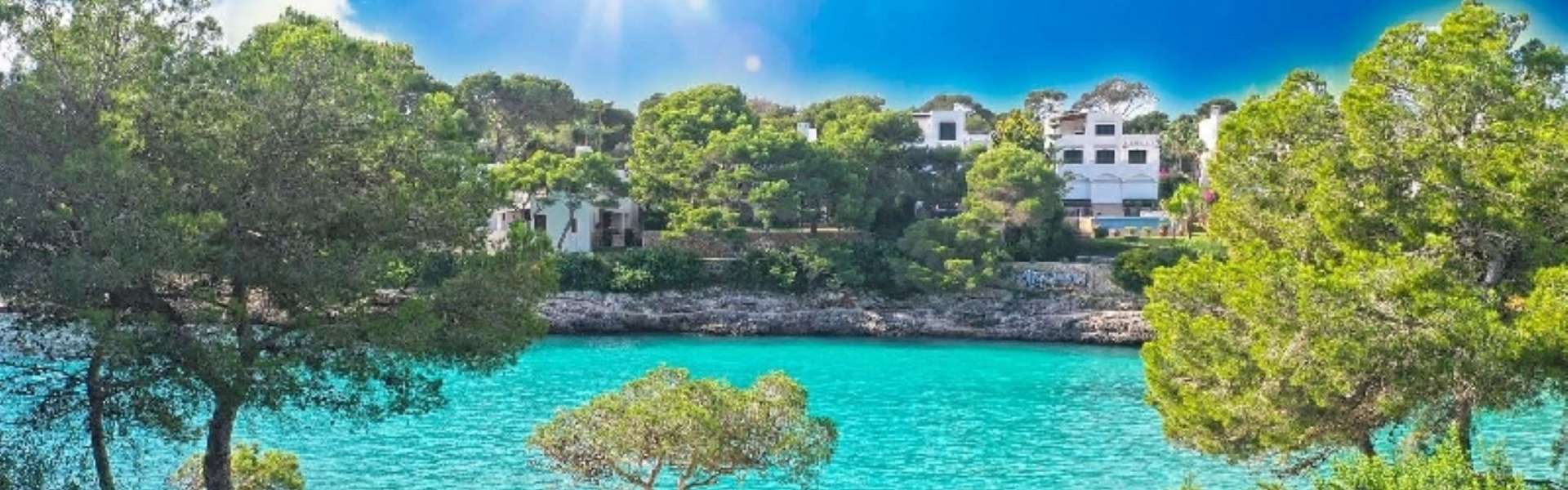 Building plot in first sea line and beach access in Cala d'Or